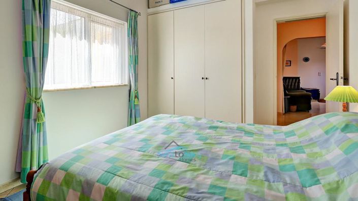 Image No.42-5 Bed House for sale