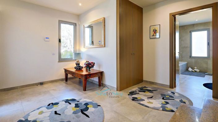 Image No.56-4 Bed House for sale