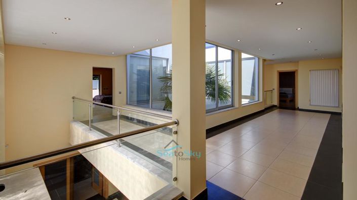 Image No.34-6 Bed House for sale