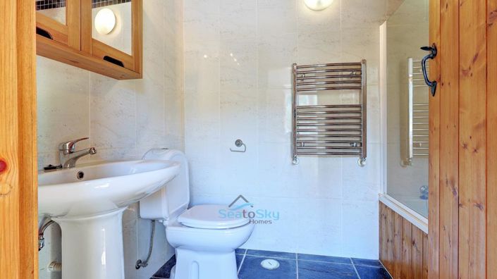 Image No.22-5 Bed House for sale