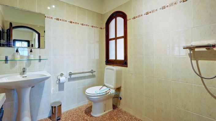 Image No.40-5 Bed House for sale