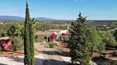 unobstructed views over the countryside to monchique