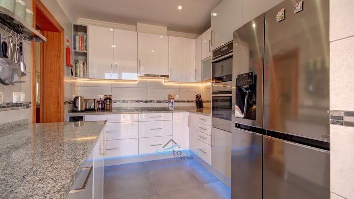 Image No.18-4 Bed House for sale