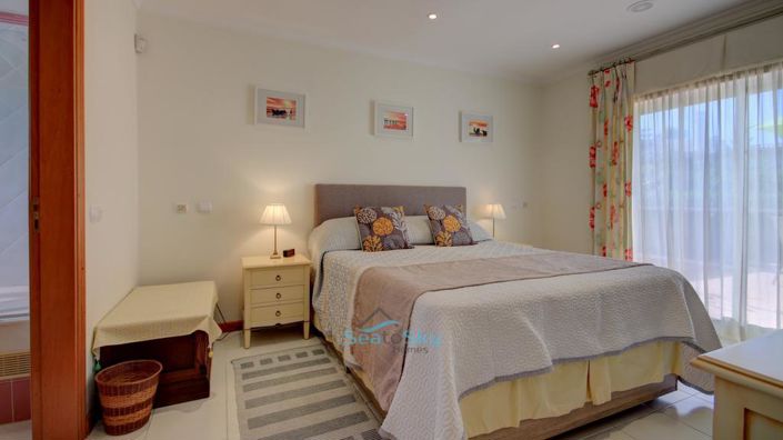 Image No.25-4 Bed House for sale