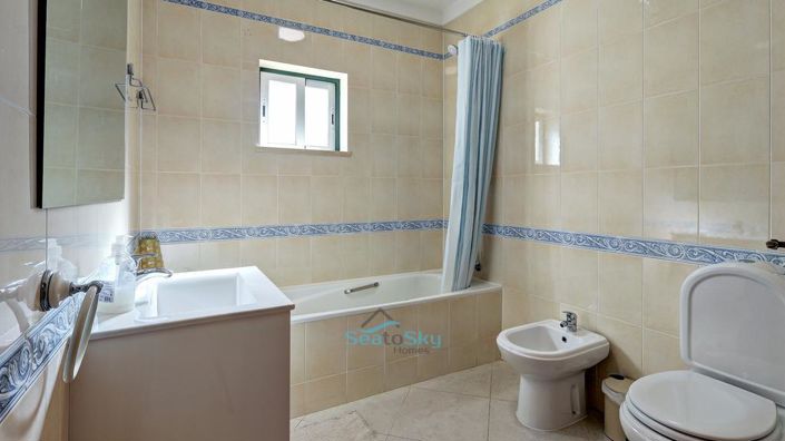 Image No.17-4 Bed House for sale