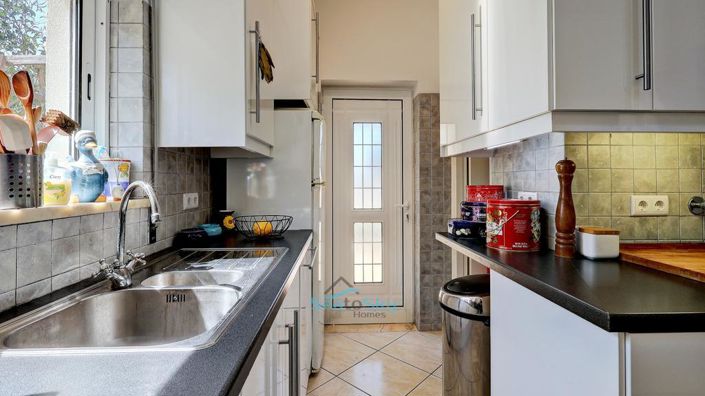 Image No.22-5 Bed House for sale