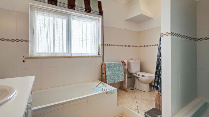 Image No.33-5 Bed House for sale