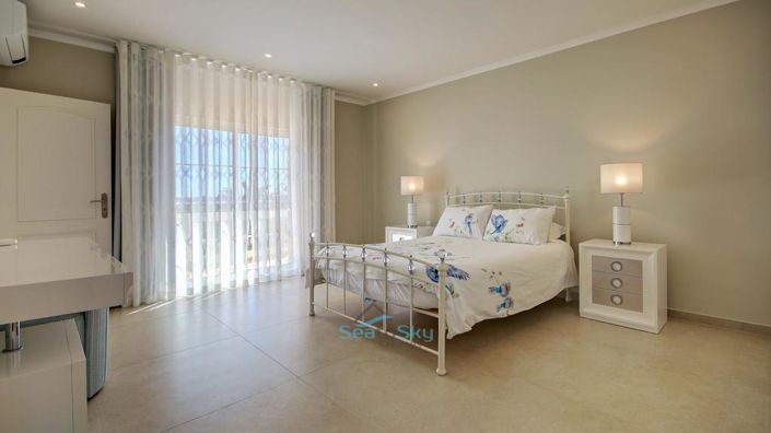 Image No.42-5 Bed House for sale