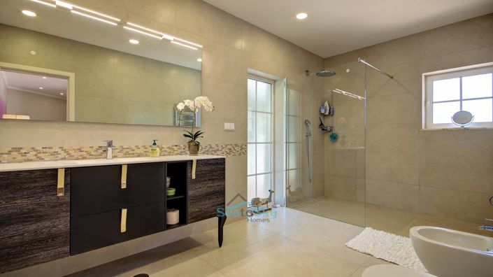 Image No.49-5 Bed House for sale