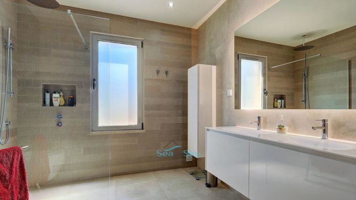 Image No.50-4 Bed House for sale