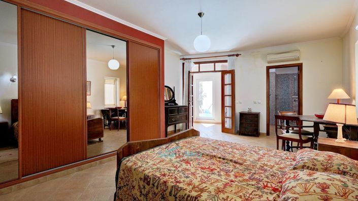 Image No.24-4 Bed House for sale