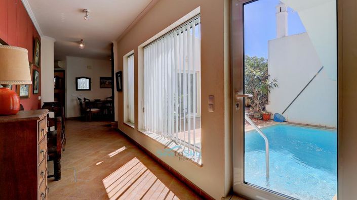 Image No.25-4 Bed House for sale