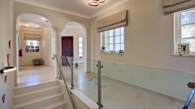 entrance & stairs down to bedrooms