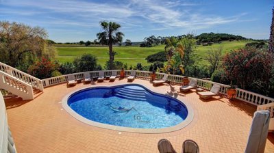 gorgeous pool & golf views