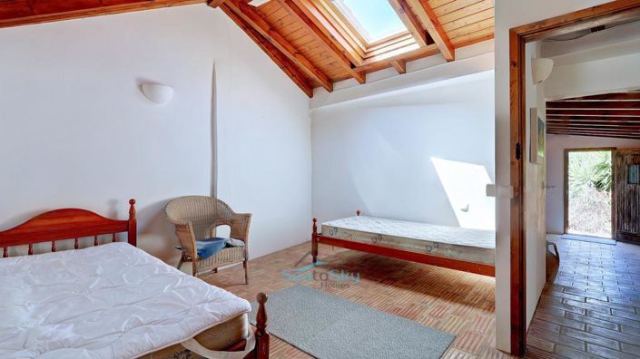 Image No.53-5 Bed House for sale