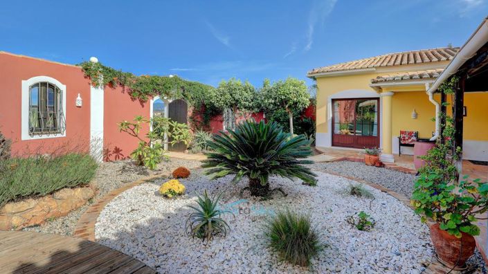 Image No.35-5 Bed House for sale