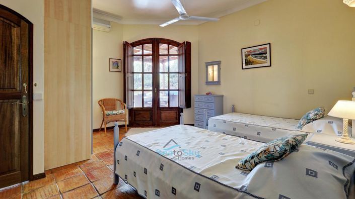 Image No.37-5 Bed House for sale