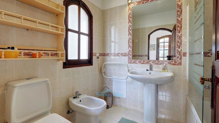 Image No.51-5 Bed House for sale