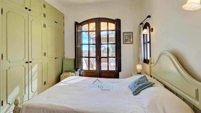 Image No.52-5 Bed House for sale