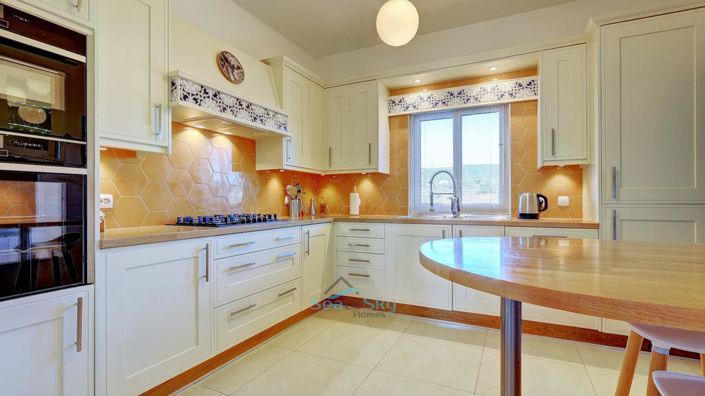 Image No.19-3 Bed House for sale