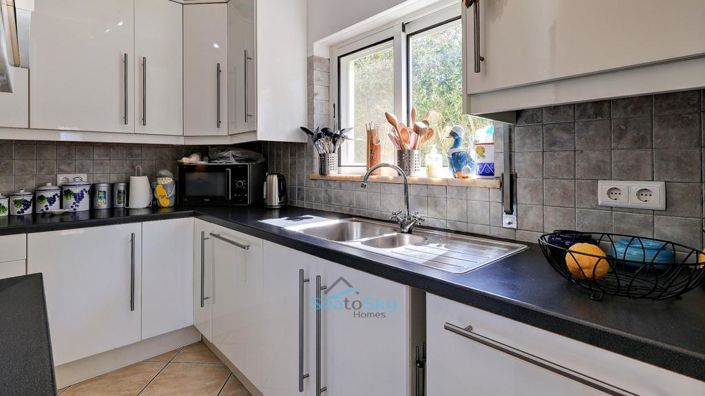 Image No.20-5 Bed House for sale