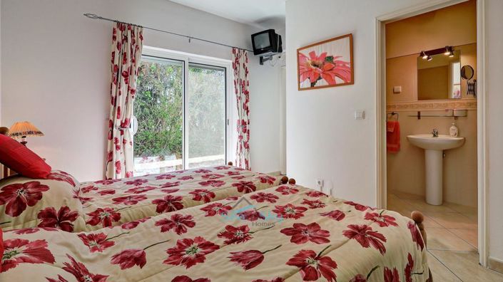 Image No.25-5 Bed House for sale