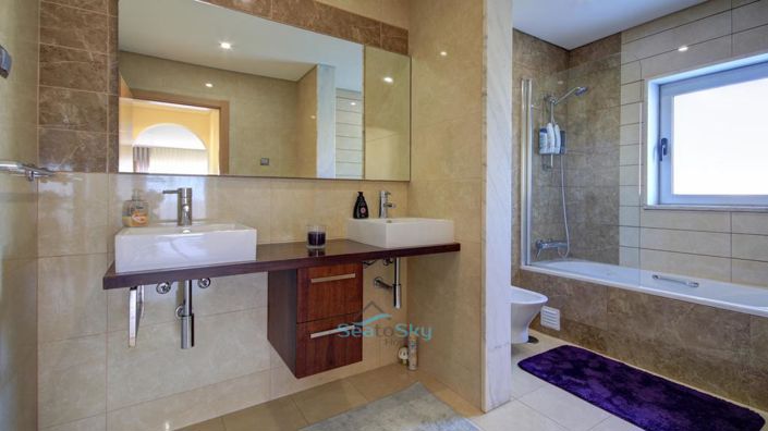 Image No.38-6 Bed House for sale