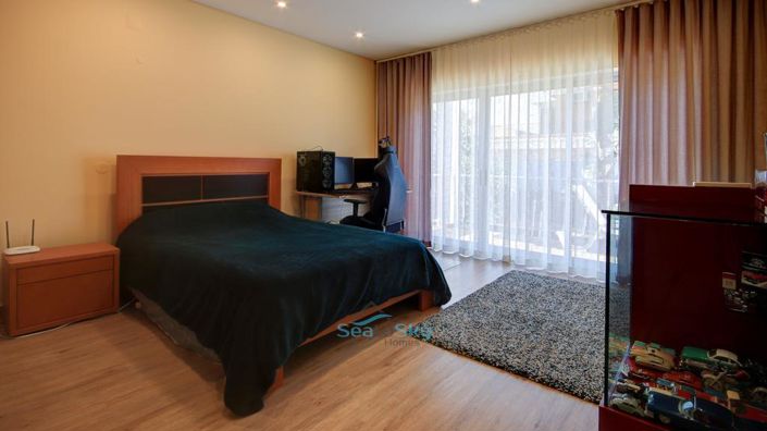 Image No.49-6 Bed House for sale