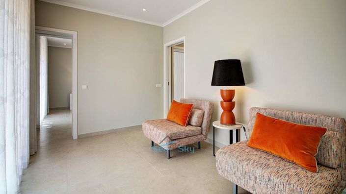 Image No.38-5 Bed House for sale