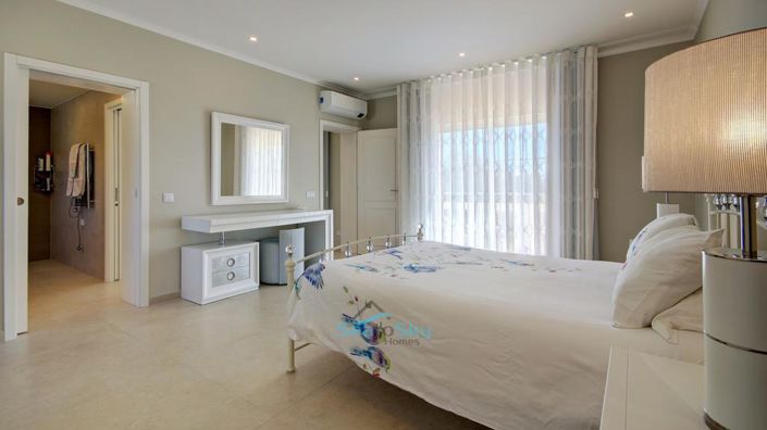 Image No.41-5 Bed House for sale