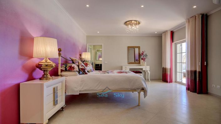 Image No.45-5 Bed House for sale