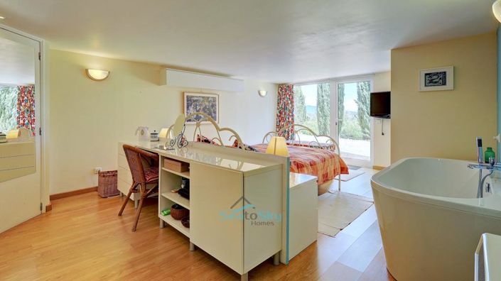 Image No.24-5 Bed House for sale