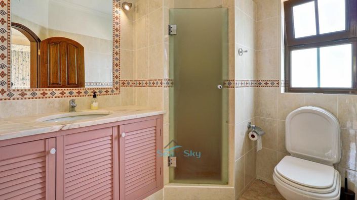 Image No.30-5 Bed House for sale