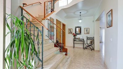 bright and airy entrance hall