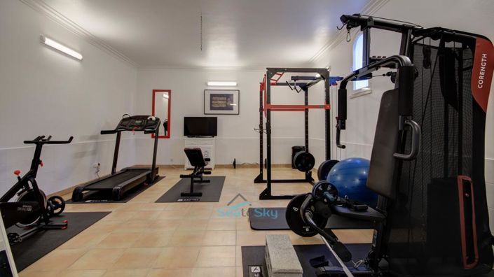 Image No.60-5 Bed House for sale