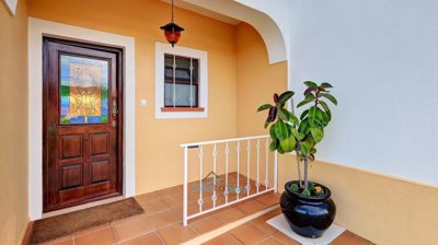 covered entrance porch