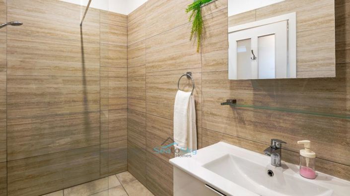 Image No.21-3 Bed House for sale