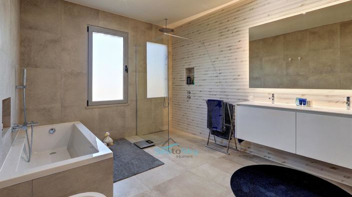 Image No.57-4 Bed House for sale