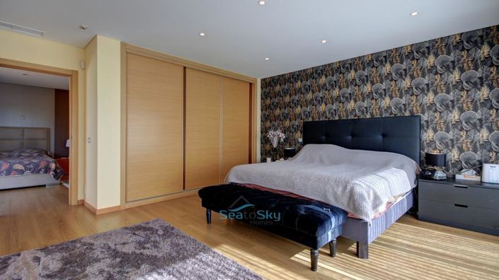 Image No.27-6 Bed House for sale