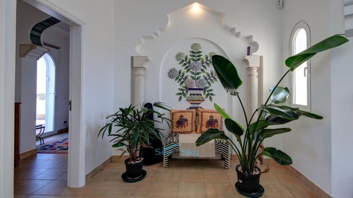 Image No.40-5 Bed House for sale