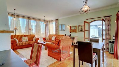 wall of windows & door to sun room