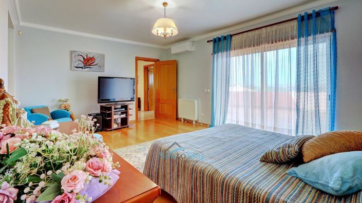 Image No.34-4 Bed House for sale