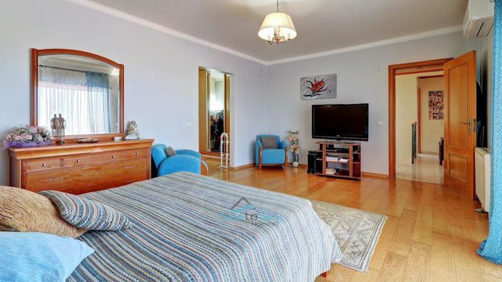 Image No.42-4 Bed House for sale