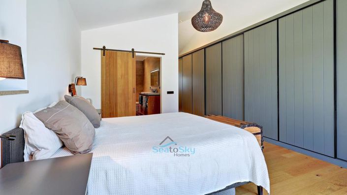 Image No.42-3 Bed House for sale