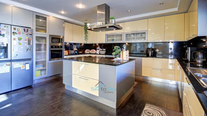 Image No.17-6 Bed House for sale