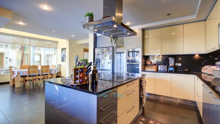 Image No.18-6 Bed House for sale