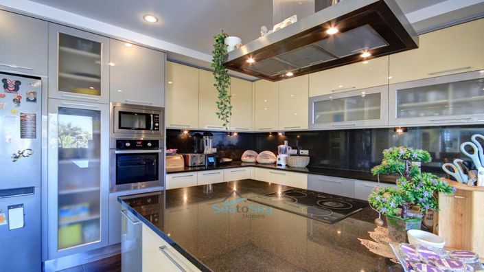 Image No.19-6 Bed House for sale