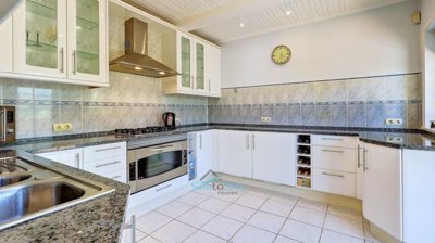 spacious kitchen