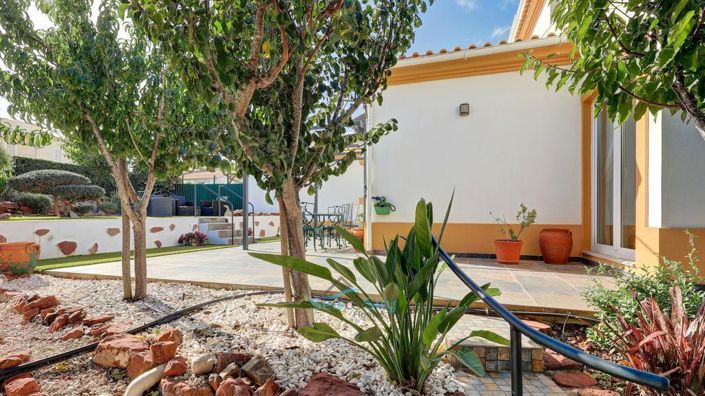 Image No.11-2 Bed House for sale