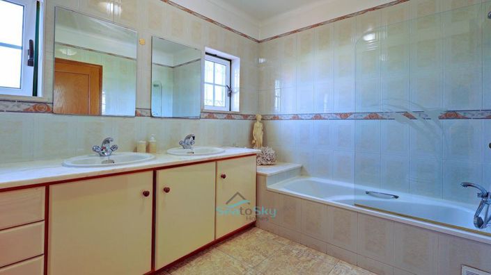 Image No.50-4 Bed House for sale